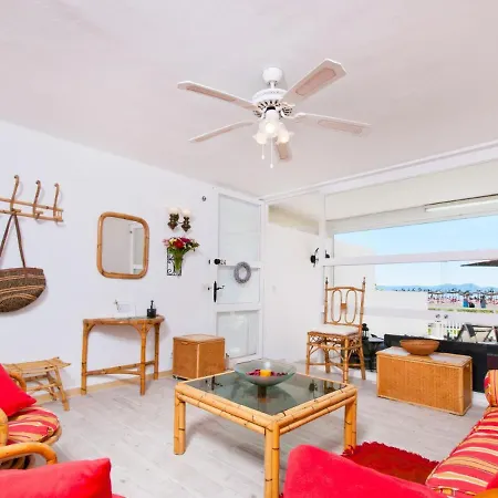 Oiza Castle 24 At Beach, Wifi And Aircon Apartment *