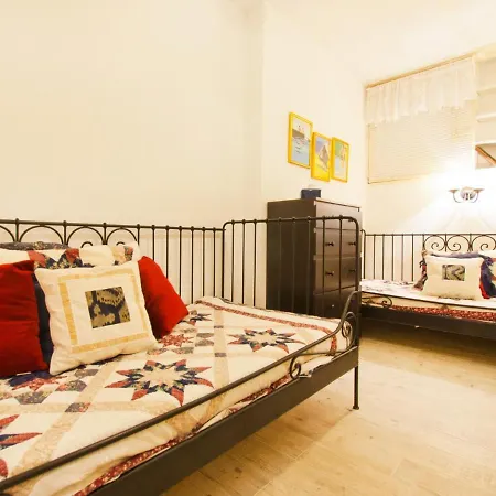 Oiza Castle 24 At Beach, Wifi And Aircon דירה *